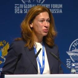 Первый заместитель председателя правления Россельхозбанка Ирина ЖАЧКИНА на пленарной сессии форума. Кадр трансляции