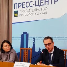 Замминистра лесного хозяйства, охраны окружающей среды, животного мира и природных ресурсов Приморского края Яна РЫЖКОВА и глава ведомства Константин СТЕПАНОВ