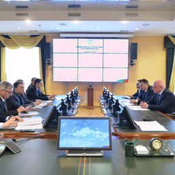 В Росрыболовстве прошло заседание межведомственной рабочей группы по вопросам организации доставки рыбной продукции с Дальнего Востока в центральные регионы страны по Северному морскому пути. Фото пресс-службы ФАР
