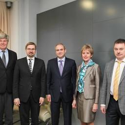 Заместитель министра промышленности и торговли РФ Олег РЯЗАНЦЕВ провел с представителями Исландии встречу по вопросам строительства рыбопромыслового флота. Фото пресс-службы Минпромторга