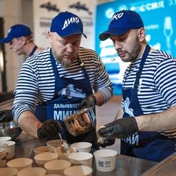 Над блюдами из минтая работали шеф-повара Chefs Team Russia. Фото пресс-службы АДМ