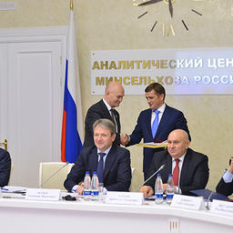 Совещание Минсельхоза с Комитетом Совета Федерации по аграрно-продовольственной политике и природопользованию. Фото пресс-службы ФАР