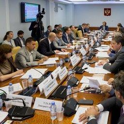 Совещание по совершенствованию законодательной базы системы сельхозстрахования состоялось в Совете Федерации. Фото пресс-службы СФ