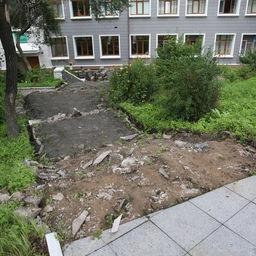 Помощь рыбаков позволит сделать комфортной и безопасной пришкольную территорию. Фото пресс-службы РРПК