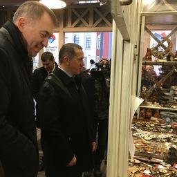 Стенд Камчатского края на «Дальневосточной ярмарке» в Москве с интересом осмотрел вице-премьер – полпред президента в ДФО Юрий ТРУТНЕВ. Фото пресс-службы правительства региона