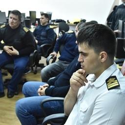 К делу и преподаватели, и моряки подходят серьезно