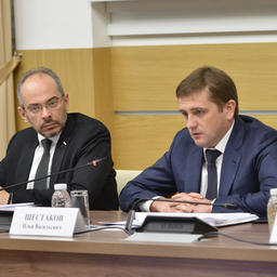 Председатель комитета Госдумы по природным ресурсам, собственности и земельным отношениям Николай НИКОЛАЕВ и руководитель Росрыболовства Илья ШЕСТАКОВ