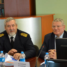 Начальник Дальневосточного экспедиционного отряда аварийно-спасательных работ Владимир БАРДЫК и председатель Приморской краевой организации профсоюза работников рыбного хозяйства Владимир НАГОРНЫЙ