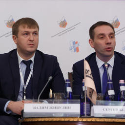 Директор департамента оценки регулирующего воздействия (ОРВ) Минэкономразвития Вадим ЖИВУЛИН и Председатель правления Национальной ассоциации агентств инвестиции и развития Сергей БЕЛЯКОВ. Автор фото - Игнат Соловей, пресс-служба РСПП