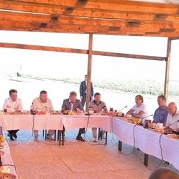 Председатель Правительства Дмитрий МЕДВЕДЕВ на встрече с работниками сельского хозяйства в Астраханской области. Фото пресс-службы кабмина