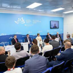 Зампред правления Россельхозбанка Ирина Жачкина рассказала о перспективных направлениях для наращивания инвестиций в рыбную отрасль на сессии ВЭФ «Мировой океан: глобальные возможности для российского флота». Фото Алексея Александронка, фотобанк «Росконгресса»