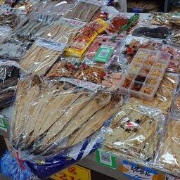 Рыбная продукция в китайском магазине. Архивное фото