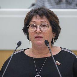 Документ представила член Комитета СФ по аграрно-продовольственной политике и природопользованию Людмила ТАЛАБАЕВА. Фото пресс-службы Совфеда
