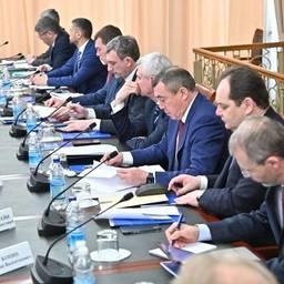 Губернатор Сахалинской области Валерий ЛИМАРЕНКО на заседании совета при полпреде президента в ДФО. Фото пресс-службы правительства региона