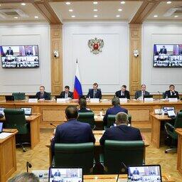 Вопрос о возможных ограничениях с 2030 г. на использование судов возрастом более 40 лет подняли на расширенном совещании в Совфеде по актуальным проблемам в сфере рыбного хозяйства. Фото пресс-службы СФ