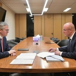 Губернатор Владимир СОЛОДОВ и вице-премьер Дмитрий ЧЕРНЫШЕНКО. Фото пресс-службы правительства РФ