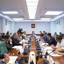 Круглый стол «Развитие рыболовства во внутренних водоемах: проблемы и перспективы» прошел в Совете Федерации 30 мая. По итогам заседания профильный комитет разработал рекомендации. Фото пресс-службы СФ