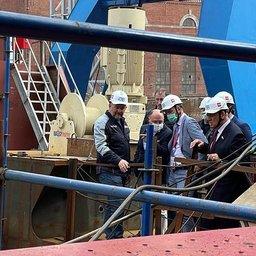 Первый зампред Совета Федерации Андрей ЯЦКИН и первый зампред комитета СФ по аграрно-продовольственной политике и природопользованию Сергей МИТИН нанесли визит на Северную верфь. Фото пресс-службы Совфеда