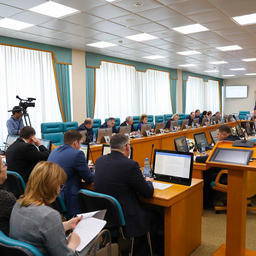 Депутаты Сахалинской областной думы единогласно поддержали обращение в защиту базовых принципов закона о рыболовстве. Фото с сайта областного парламента