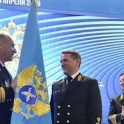 Руководитель Росрыболовства Илья ШЕСТАКОВ вручил переходящее знамя «Лучшее территориальное управление» главе Северо-Восточного ТУ Александру ХРИСТЕНКО. Фото пресс-службы ФАР