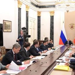 Глава государства Владимир ПУТИН обсудил с членами правительства импортозамещение в промышленности и сельском хозяйстве. Фото пресс-службы президента