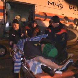 Рыбака эвакуировали на спасательном вертолете. Фото пресс-службы МЧС России