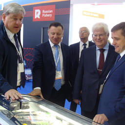 На стенде НБАМР высоких гостей принял президент ПАО «ТИГР» Сергей ДАРЬКИН