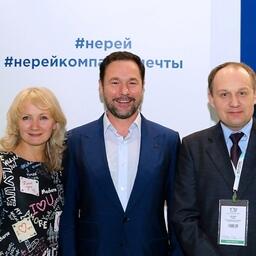 Генеральный директор «Нерея» Андрей ЗАБУГА на выставке с представителями компании «Союзконтракт-Сибирь» Татьяной ГЕТМАНОВОЙ и Аркадием УТКИНЫМ