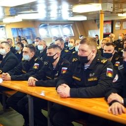 Глава ведомства встретился с экипажем и курсантами – участниками кругосветки. Фото пресс-службы ФАР