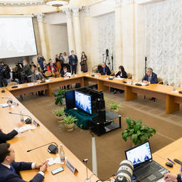 В Российской академии наук 23 октября прошел круглый стол, посвященный итогам расследования ситуации на Камчатке. Фото пресс-службы Минприроды