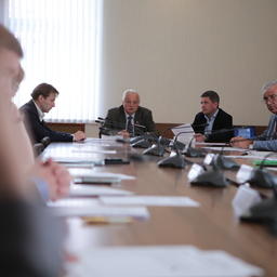 В Мурманской областной думе обсудили возможность преобразования заказника «Варзугский» в ООПТ федерального значения – национальный парк. Фото пресс-центра облдумы
