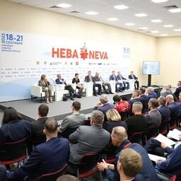 Вопросы строительства судов по программе квот под инвестиции обсудили на стратегической сессии в рамках выставки «Нева». Фото пресс-службы выставки