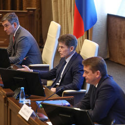 Губернатор Приморья Олег КОЖЕМЯКО выступил с инициативой по любительским уловам на заседании ДВНПС. Фото пресс-службы краевого правительства