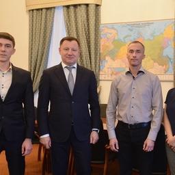 Договоры о предоставлении долей инвестквот 28 декабря подписали представители компаний и замруководителя Росрыболовства Петр САВЧУК. Фото пресс-службы федерального агентства