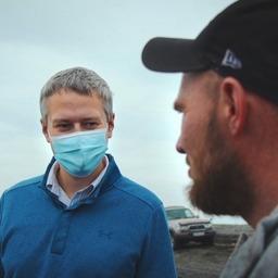 Руководитель Камчатки Владимир СОЛОДОВ пообщался с рыбаками поселка Октябрьский. Фото пресс-службы краевого правительства