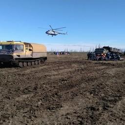 Спасатели ведут ликвидацию последствий разлива. Фото пресс-службы Минтранса