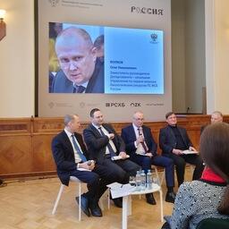 Замруководителя департамента — начальник управления по охране морских биоресурсов Пограничной службы ФСБ России Олег ВОЛКОВ подчеркнул, что главная задача пограничников — это контроль за соблюдением действующих норм