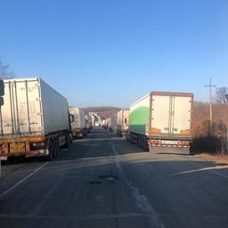 В пункте пропуска «Краскино» в Приморском крае скопилось большое количество машин с живым крабом