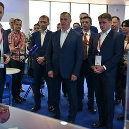 Вице-премьер- полпред президента в ДФО Юрий ТРУТНЕВ и руководитель Росрыболовства Илья ШЕСТАКОВ на «Улице Дальнего Востока»