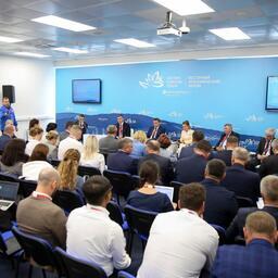 Сессия «Мировой океан: глобальные возможности для российского флота» прошла в рамках ВЭФ. Фото Алексея Александронка, фотобанк «Росконгресса»
