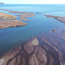 В воде и донных отложениях устья реки Налычева отсутствуют какие-либо следы антропогенных выбросов. Фото пресс-службы географического факультета Московского госуниверситета