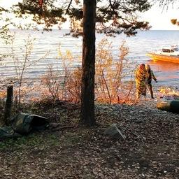Браконьерский улов находился внутри весельной лодки. Фото пресс-службы Восточно-Сибирского ЛУ МВД России на транспорте