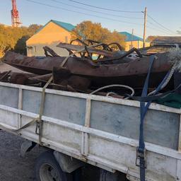 Продукцию нашли в тайнике грузовика, перевозившего металлолом. Фото пресс-службы СВТУ