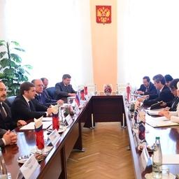 Руководитель Федерального агентства по рыболовству Илья Шестаков провел переговоры с главой Национальной службы по рыболовству и аквакультуре Республики Чили Хосе Мигелем Бургосом. Фото пресс-службы ФАР