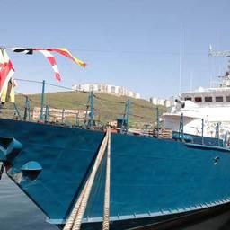 Подъем флага на новом пограничном сторожевом корабле. Владивосток, май, 2007 г.