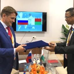 Подписи под документом поставили руководитель заместитель министра сельского хозяйства – руководитель Росрыболовства Илья ШЕСТАКОВ и министр сельского хозяйства, животноводства и рыболовства Мадагаскара Люсьен Фанумезанцу РАНАРИВЕЛУ. Фото пресс-службы Росрыболовства