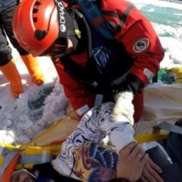 На промысле в Охотском море один из членов экипажа рыбодобывающего судна получил тяжелую черепно-мозговую травму. Фото Центра обеспечения действий по ГО, ЧС и пожарной безопасности в Камчатском крае.