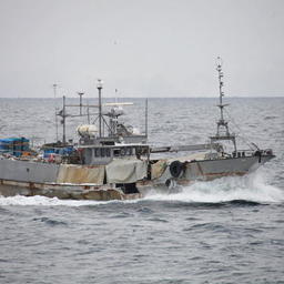 Судно «Миё Мару 21» (оно же Oyster), задержанное за незаконный промысел краба и впоследствии конфискованное. Фото пресс-службы Погрануправления ФСБ России по Сахалинской области