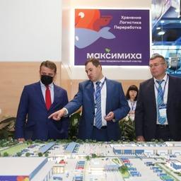 Генеральный директор кластера «Максимиха» Андрей ФИЛАТОВ представил проект главе Росрыболовства Илье ШЕСТАКОВУ. Фото предоставлено ППК «Максимиха»