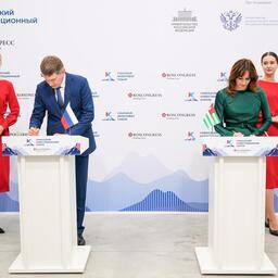 Протокол подписали министр экономического развития РФ Максим РЕШЕТНИКОВ и вице-премьер, министр экономики Абхазии Кристина ОЗГАН. Фото пресс-службы российского Минэка